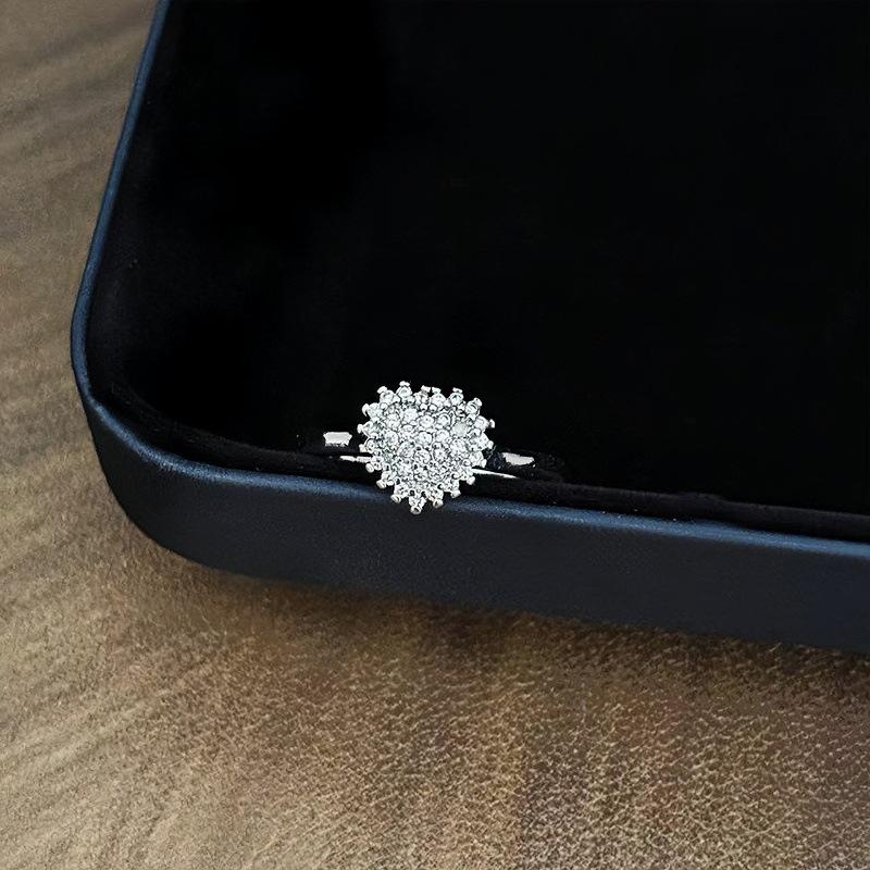 Liebe, Mode und Luxus, voller Sterne, eingelegt mit Zirkonringen, Nischen-High-End-Sinn, exquisiter und schöner Zeigefingerring, Damen