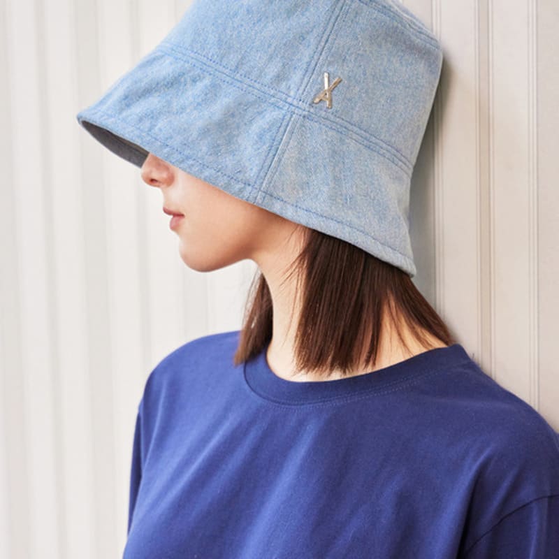 

VARZAR VA Джинсовая панама с шипами, без стирки, цвета светлый индиго FREE