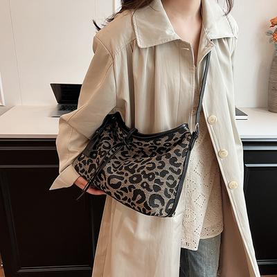 This Year's Trend Line Large-capacity Tote Bag 2025 New Women's Versatile Messenger Bag Fashion Leopard Print Shoulder Armpit Bag
