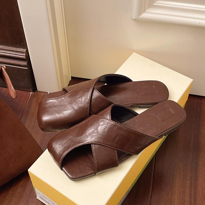 Square Head Flat Bottom Niche Slippers Women's Summer Wear New Design Sense Fashionable One-word Beach Cool Slippers