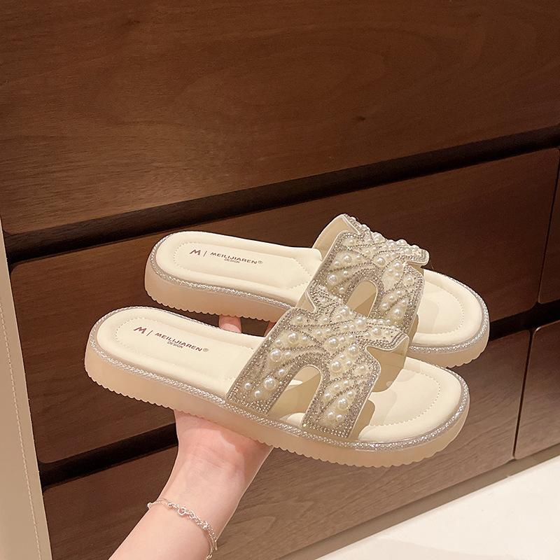 

Beautiful cool slippers, exquisite women s summer out on the beach with skirts, flat-bottomed slippers with water diamonds 35 бежевый