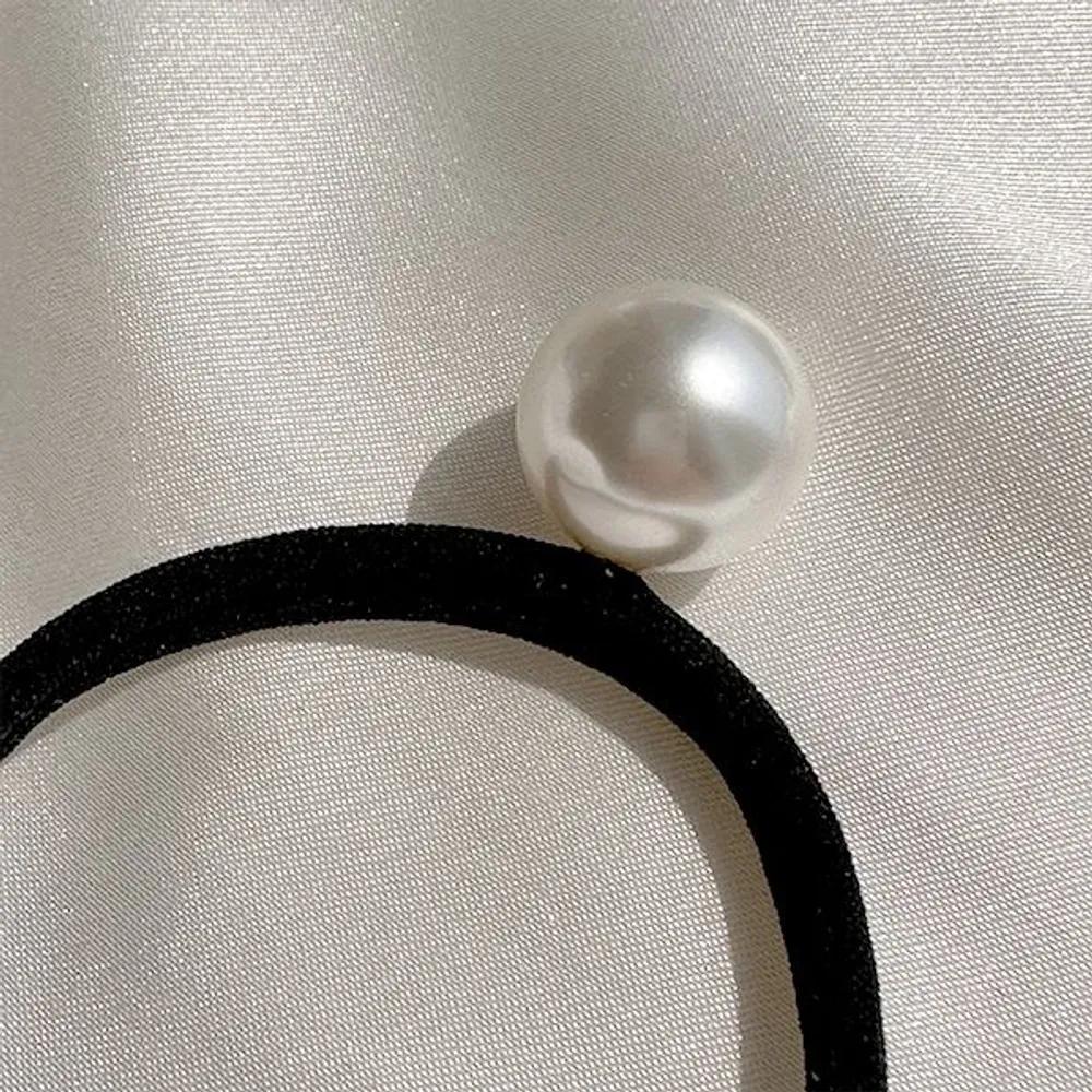 Italian Pearl & Crystal Hair Ties (Set of 6) 1 set of hair ties (6 pieces)