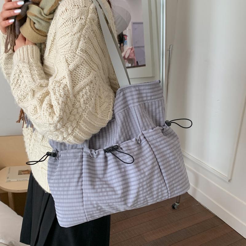 2025 retro casual high-end new fashion large-capacity commuting shoulder bag trendy plaid drawstring handbag