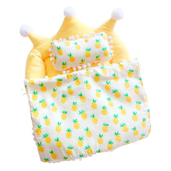 

Кукольная кроватка для плюшевых игрушек 17/20 см Миниатюрная пушистая кроватка с матрасом, подушкой и одеялом Милая мебель для кукольных домиков для мягких игрушек L жёлтый