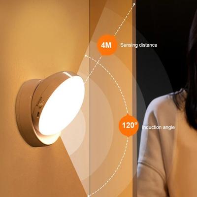 360 Grad drehbares LED-Nachtlicht USB-Aufladung Runde Wandleuchten Intelligente menschliche Induktion Kreatives Bewegungssensorlicht