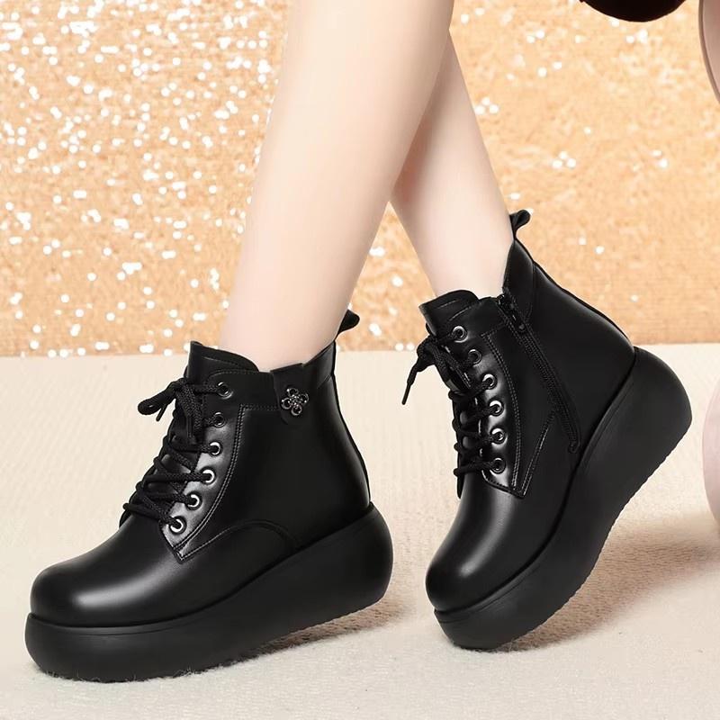 6cm Comfortable Thick Bottom Platform Shoes Soft Leather Boots Winter 2025 Med Heels Wedges Short Fur Snow Ankle Boots for Mom