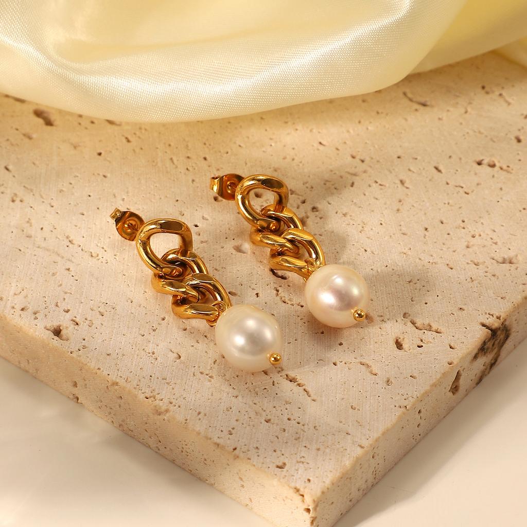 Delicate Freshwater Pearls Charm Metal Earrings for Women Exquisite Fashion Metal Texture Geometric Earrings Gift