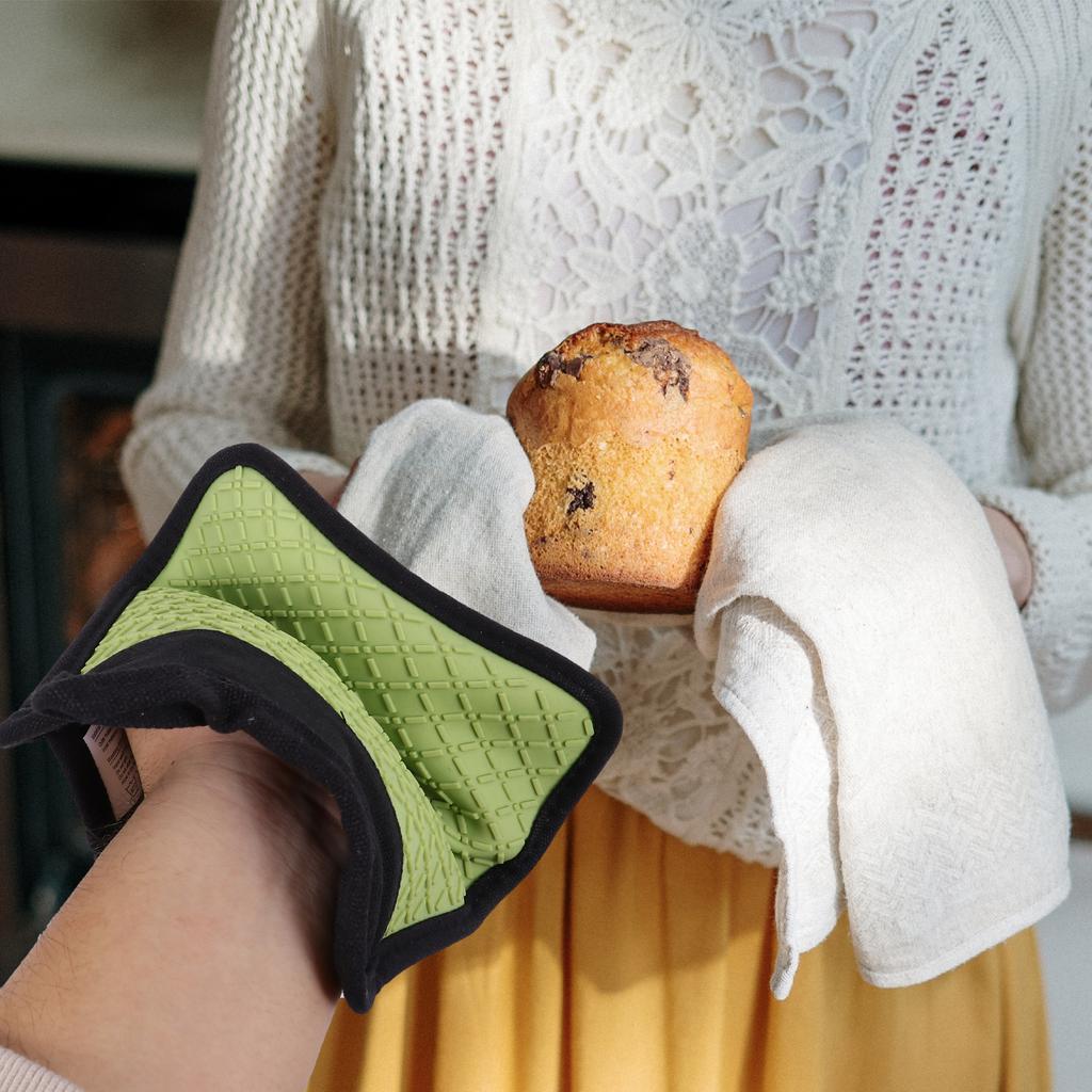 Silicone Coated Pot Holders for Kitchen Heat Protection Dual Side Non-Slip Baking Supplies Oven Microwave Glove Alternative