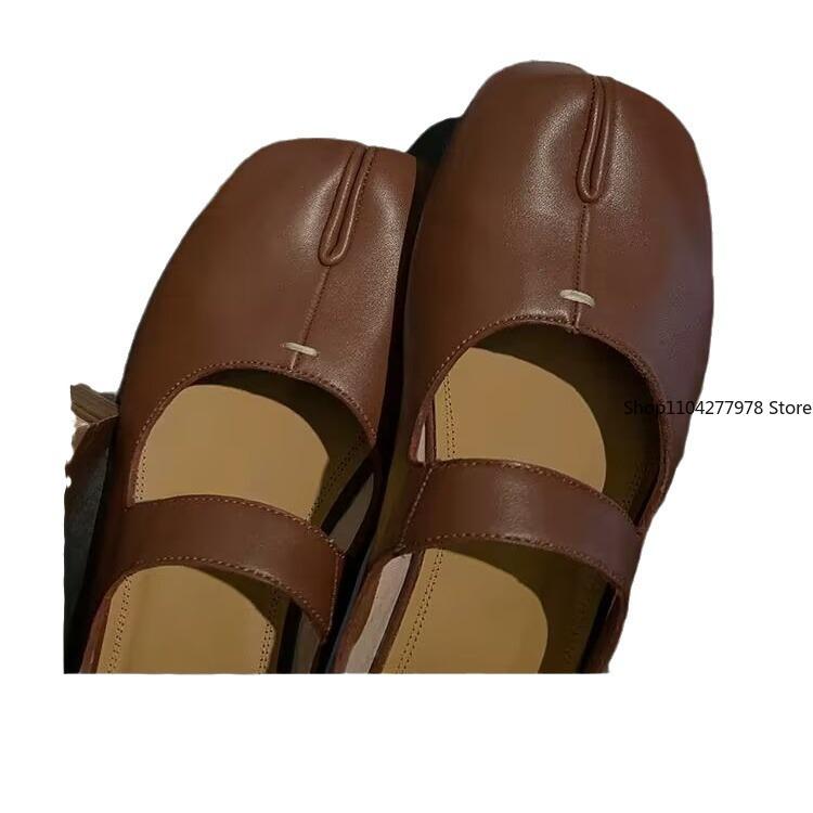 Fashion 2025 Designer Split Toe Flats Shoes Buckle Strap Women Comfort Bottom Ballerina Shoes Soft Leather Solid Outdoor Footwear