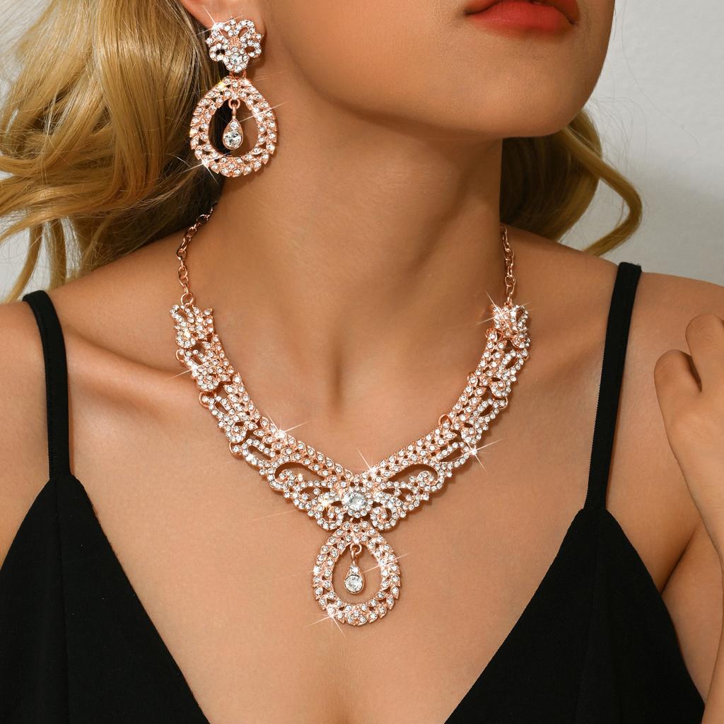 Accessories Exaggerated Retro Necklace Set Female Luxury Crystal Banquet Dress Accessories Collarbone Chain Two-Piece Set