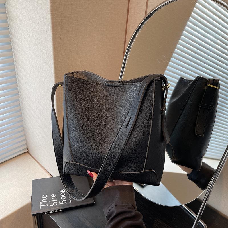 Today's popular bags bucket bags women's new fashion shoulder bags retro versatile casual messenger bags