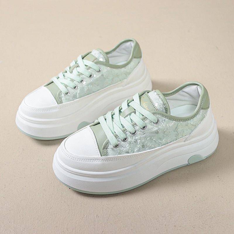 

Сетчатые дышащие маленькие белые туфли на толстой подошве женские лето 2025 новые легкие, с фееричным дизайном, увеличивающие рост, спортивные и повседневные кеды 40 зелёный