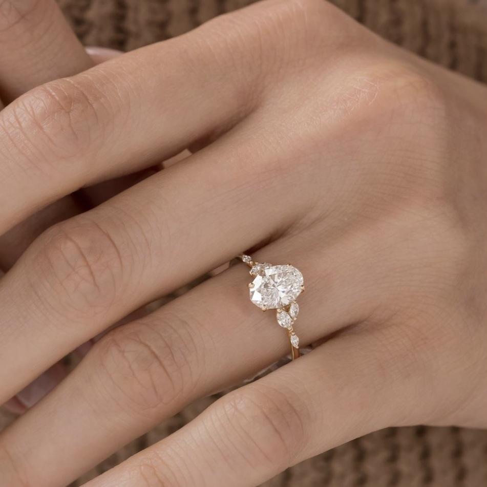 New Egg-shaped Zircon Ring Fashion Hot-selling Ins Super Flash Zircon Wedding Jewelry