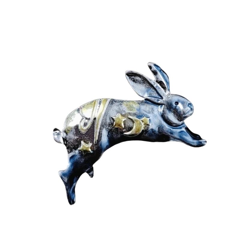 Minimalist Retro Brooch: Spring/Autumn Star & Moon Rabbit Design