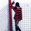 Maglione da Donna Xiao Yue Jia a Maglia Larga a Righe Nere con Design a Rombi Svuotati