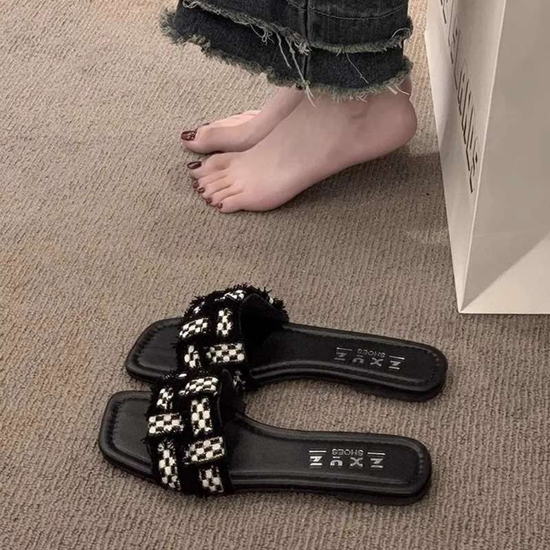 Versatile Fairy Wind One-word Slippers Female Outer Wear Summer 2025 New Flat Shoes Casual Beach Cool Slippers