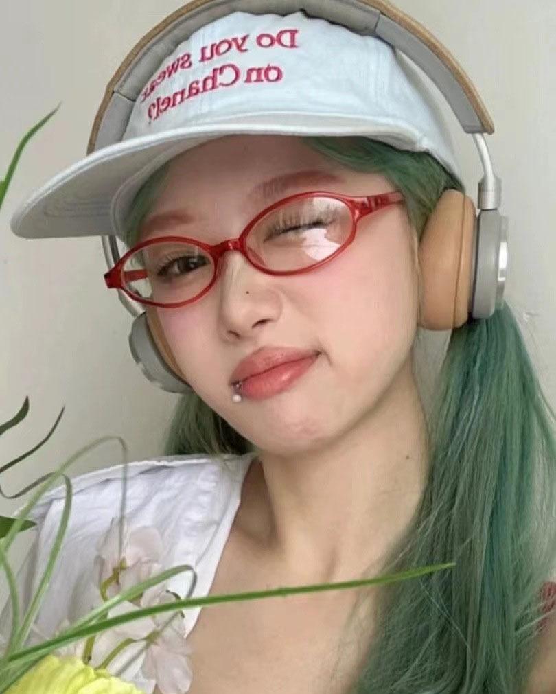 

Vintage Style Oval Shaped Small Shaped Frame Eyeglasses for For Women Gn Red Shaped Frame Anti Blue Light Eyeglasses Girls Y2K Style Eyeglasses Plain glasses