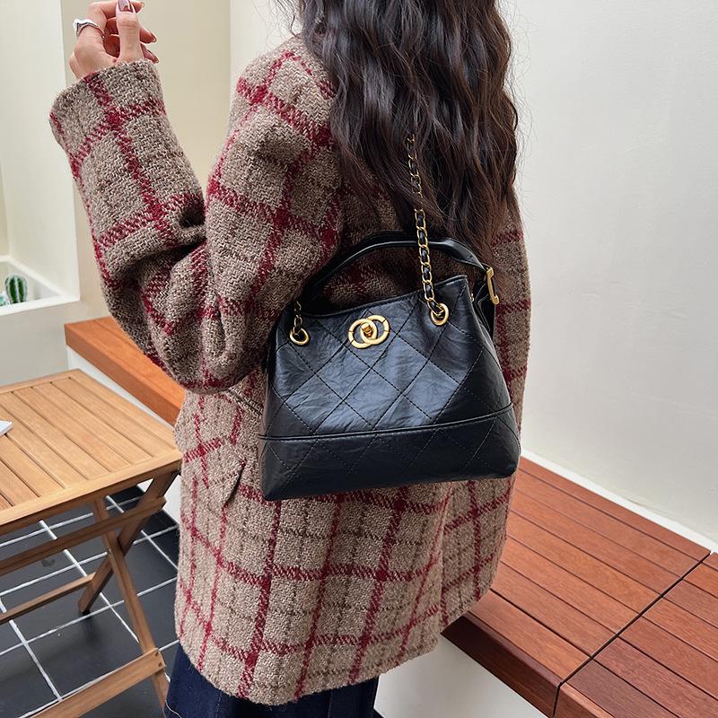 

2025 Женская роскошная сумка-тоут на цепочке: Элегантная ручная и универсальная сумка через плечо Without Pendant