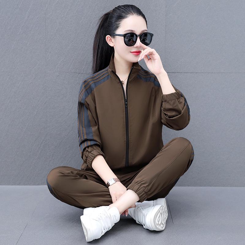 Women's Outdoor Sports Jacket Suit – Breathable Two-Piece for Spring and Autumn, Ideal for Mountaineering and Running.