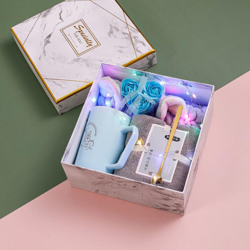 Geschenkset für Damen: Keramiktasse & Handtuch für Hochzeiten, Geburtstage, Partys und Abschlussfeiern