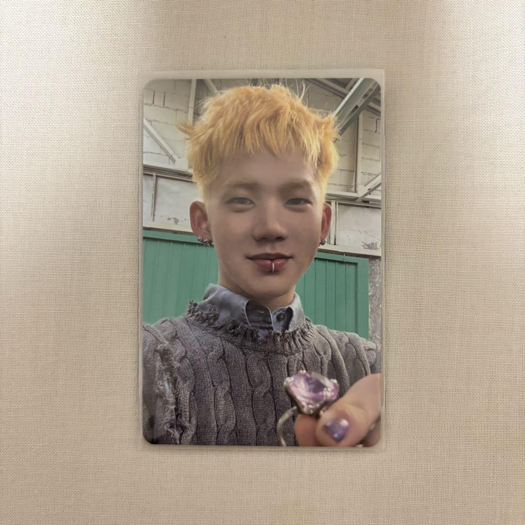 

[USED] treasure yellow luckydraw trading card hyunsuk