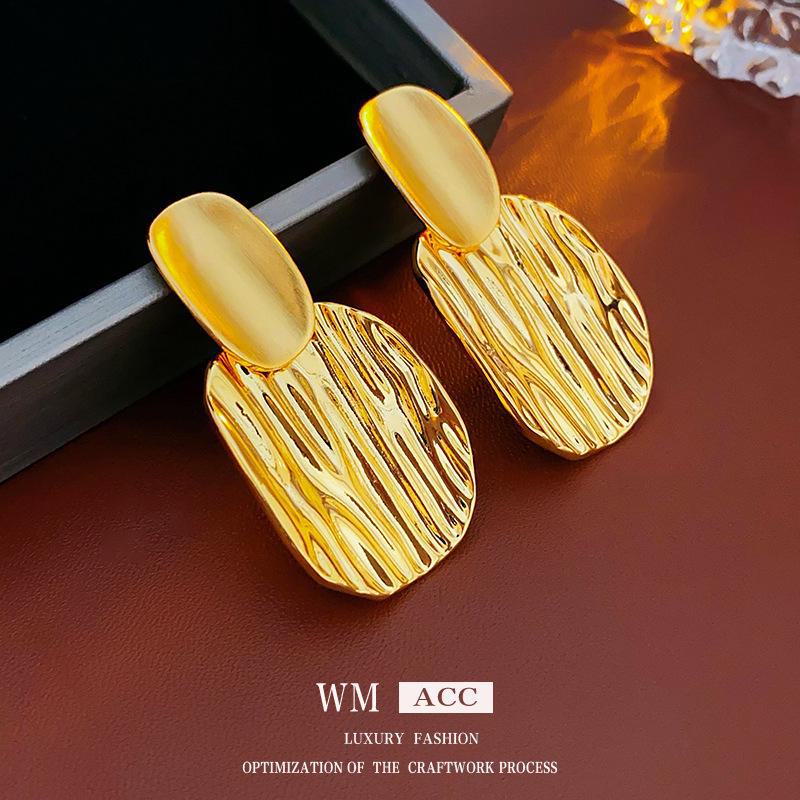 Přehnané kovové náušnice evropského a amerického stylu – stříbrná jehla, módní špičkový design pro ženy