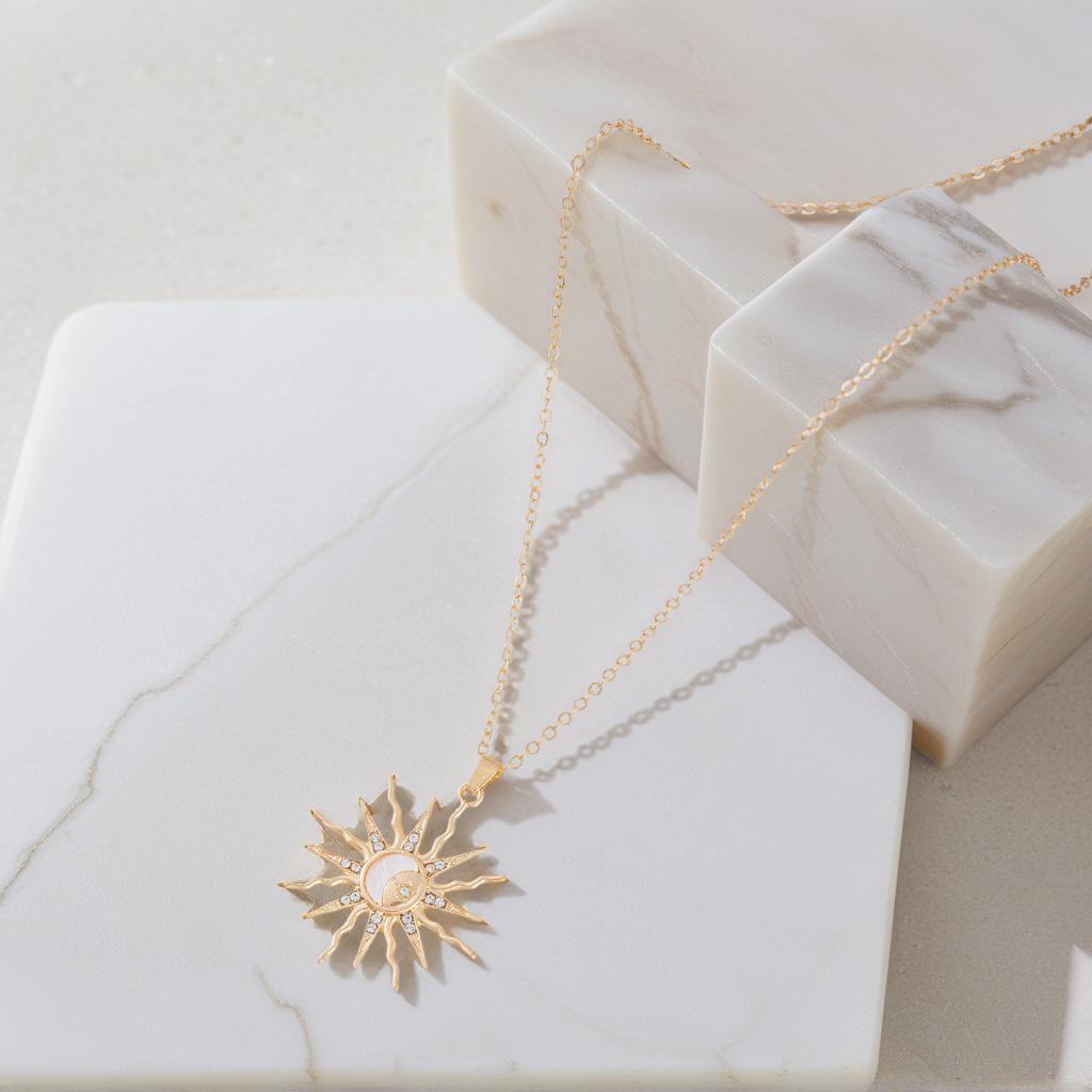 Moderne Sonnenmond-Halskette aus Legierung mit Sternanhänger