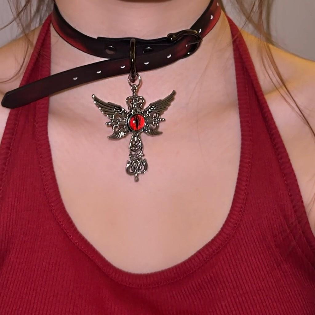 Chique Pittige Meisje Leren Bel Choker Ketting – Uniek Minderheidsontwerp