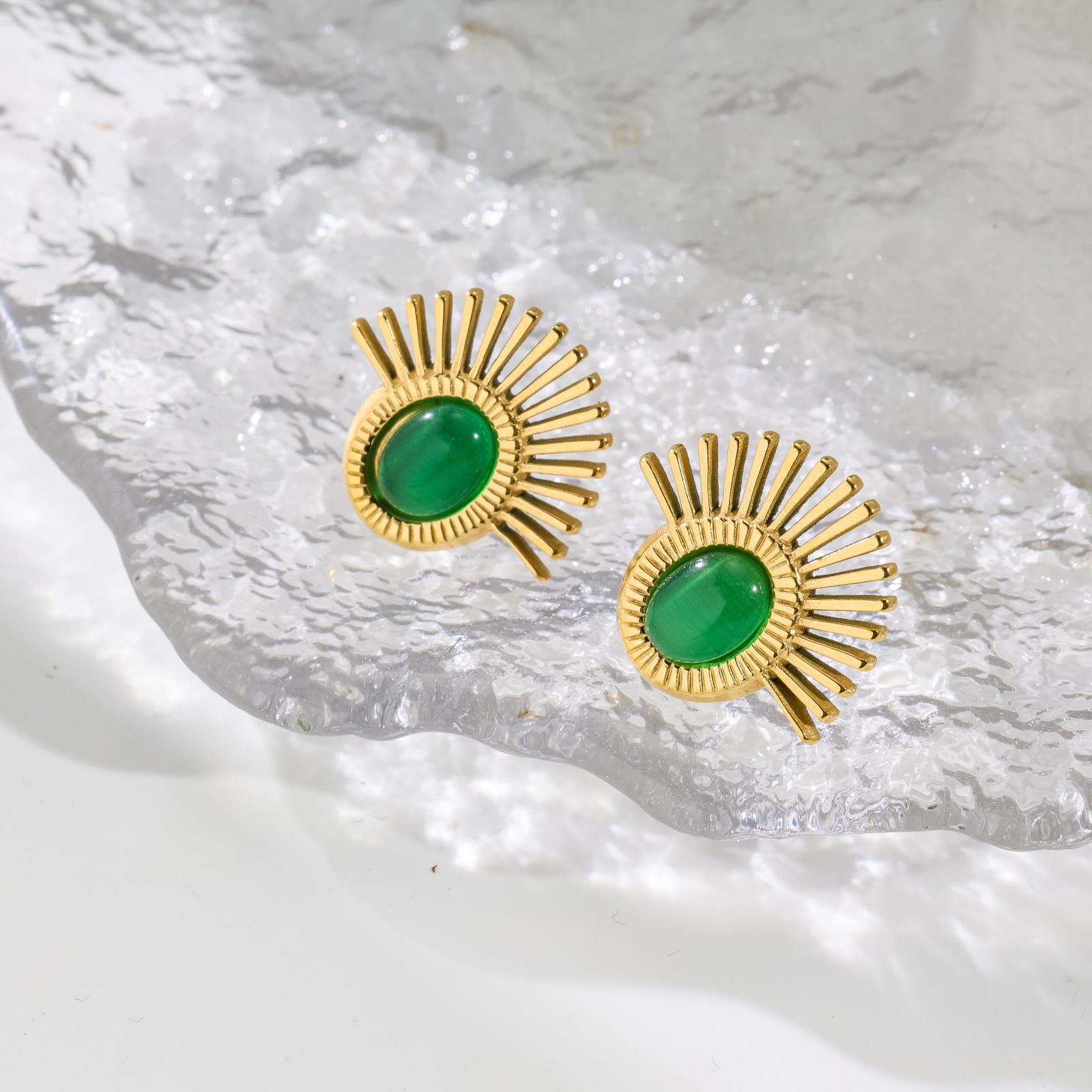 

Personalized design Fan zircon stud earrings Fashion temperament Elegant titanium steel earrings Women do not fade Versatile