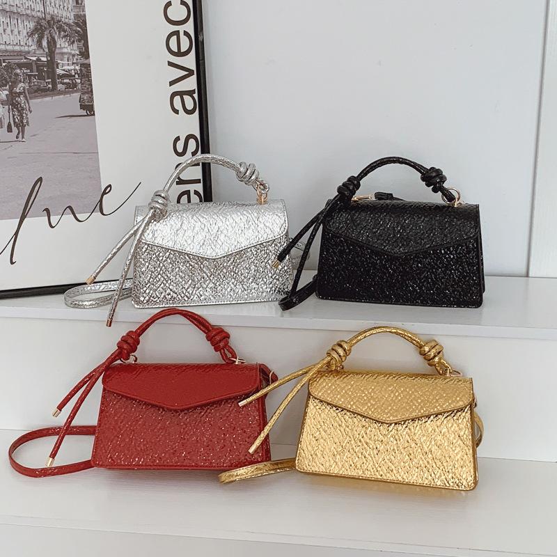 תיק נשים קטן מרובע, מינימליסטי, אלגנטי, ליום-יום, עם רצועה אחת לנשיאה על הכתף או באלכסון