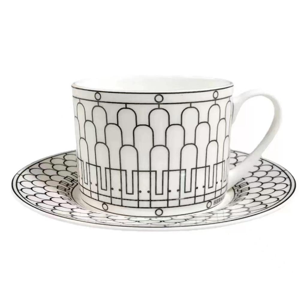 European Gold Carriage Woven Pattern Bone China Tea Cup & Saucer - High-End Exquisite Afternoon Set.