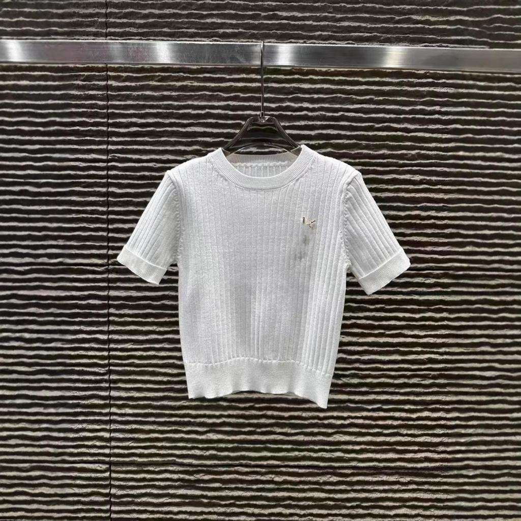 Shenjia 2026 Spring Solid Color Round Neck Knit Top with Brooch