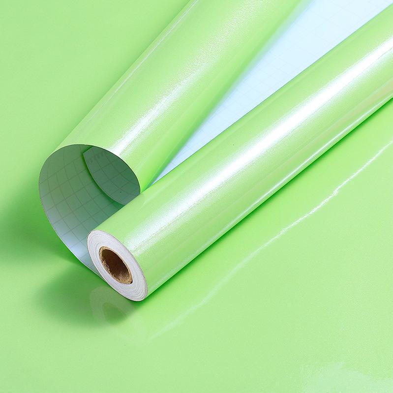 Renovace vodotěsného perlového nábytku a samolepicí samolepky na zeď