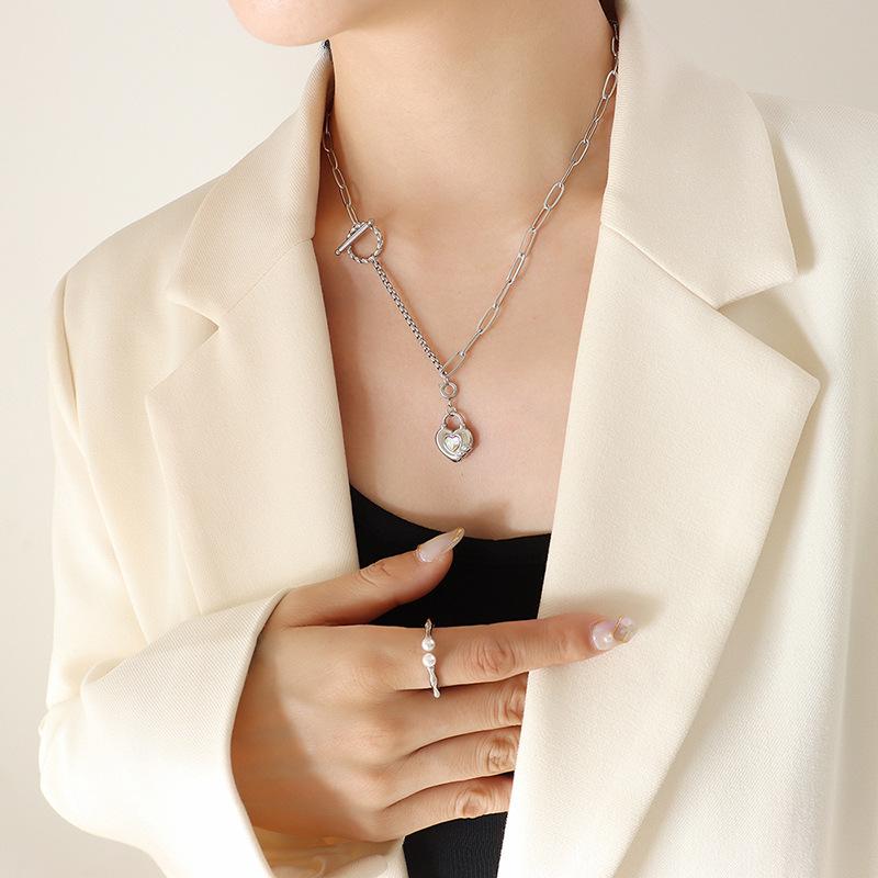 Korean Internet Celebrities With The Same Niche Design Thick Chain Ot Buckle Glass Crystal Stone Peach Heart Variety Of Wearing Method Necklace Women