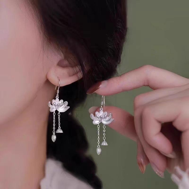 

New Chinese Style Exquisite Matte Silver Lotus Pendant Necklace Earrings Sets for Women Implies Continuous Good Fortune Jewelry