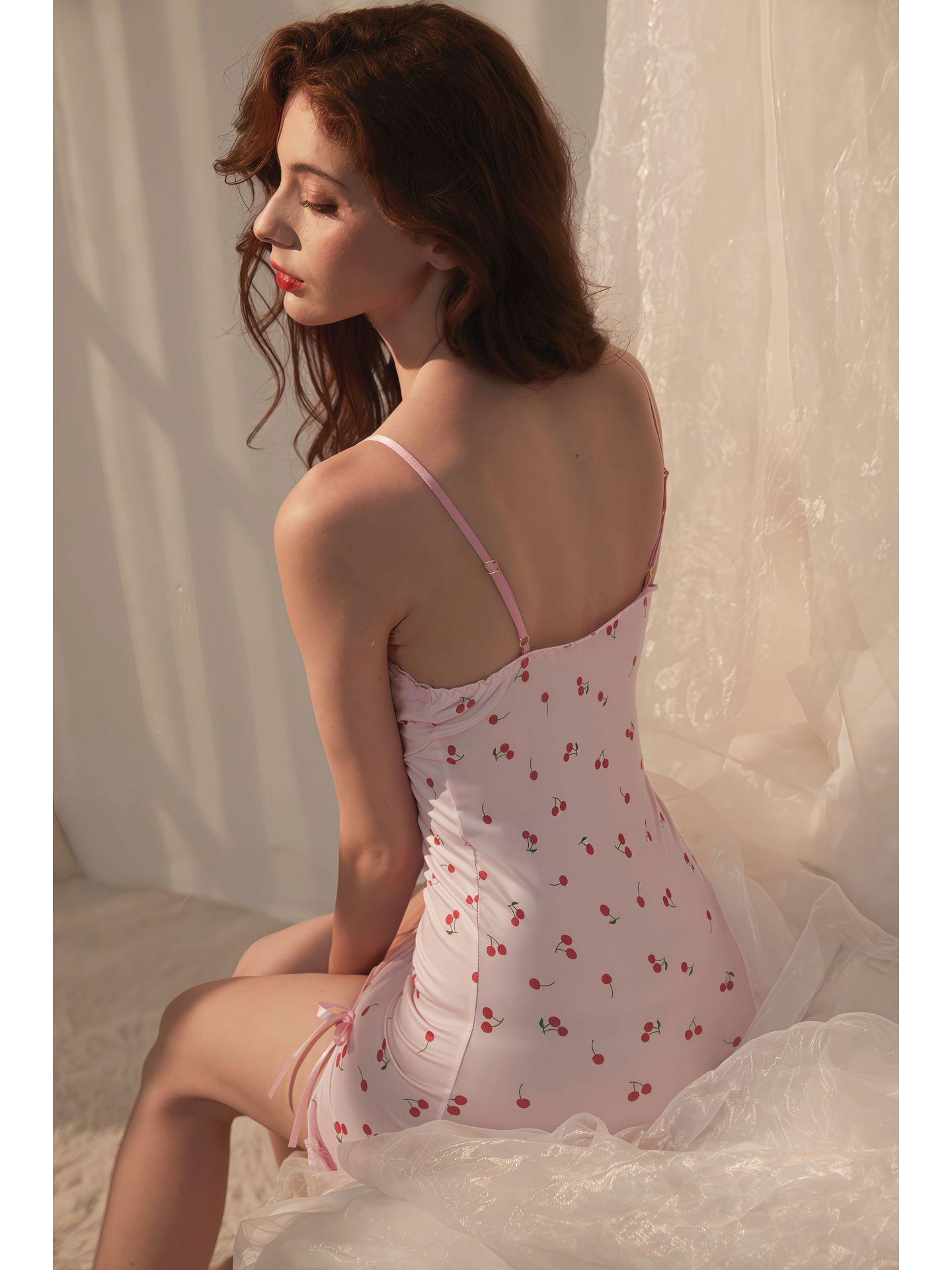 

Кружевная ночная сорочка с облегающей мини-юбкой с цветочным принтом и бретелями-спагетти, с нагрудными вкладышами и облегающим дизайном для домашней одежды в стиле Pure Desire Extra Large