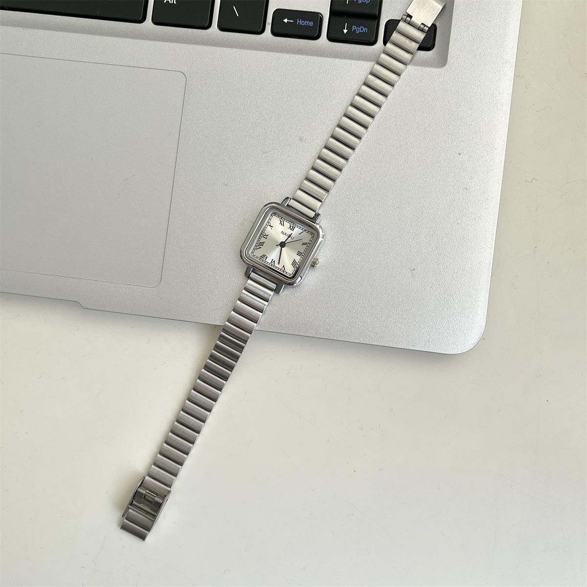 Source Watch Retro Small Sugar Cube Simple Literary Niche Square Ladies Medieval Quartz Small Gold Watch