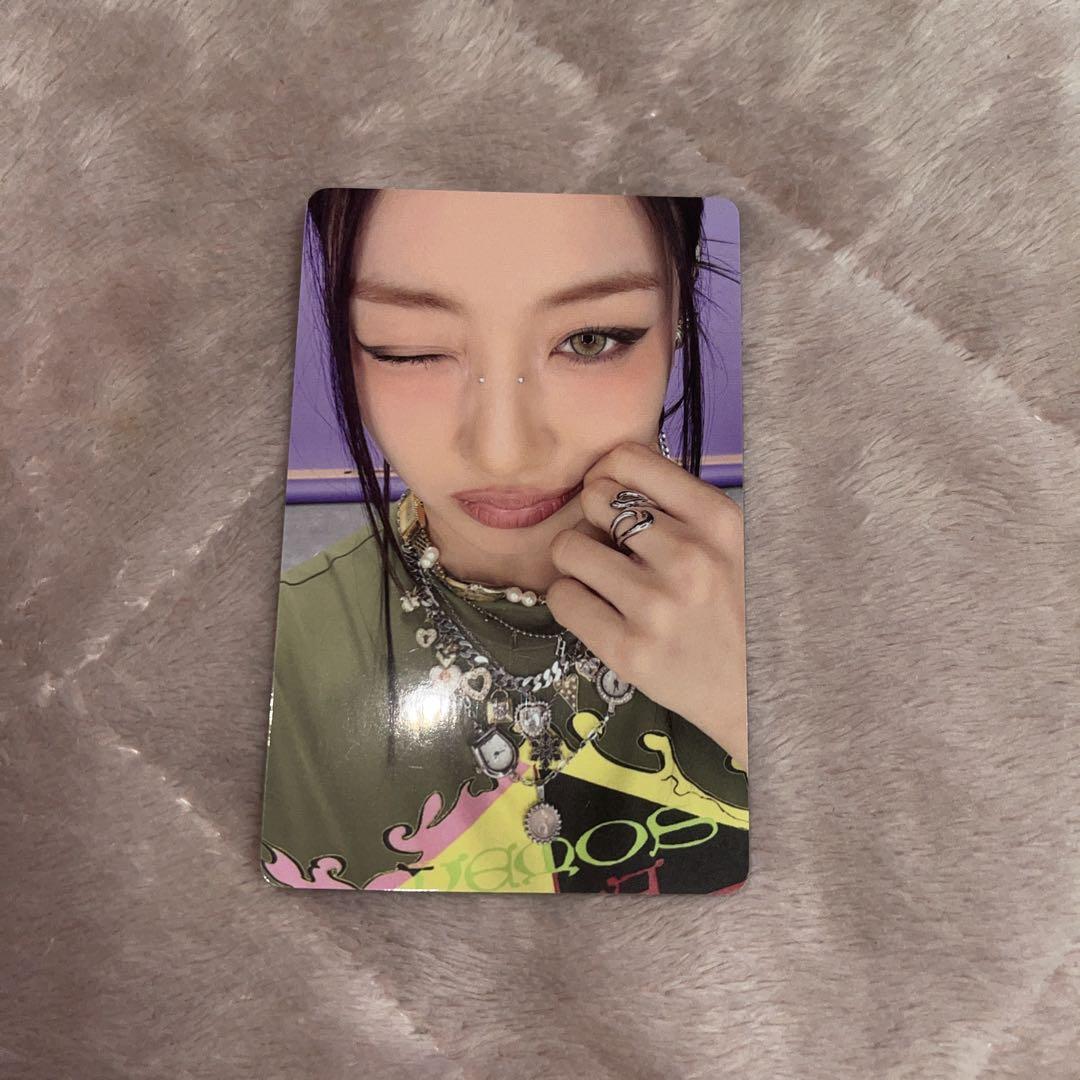 

[USED] TWICE Jihyo THIS IS FOR YIZHIYU Digipack