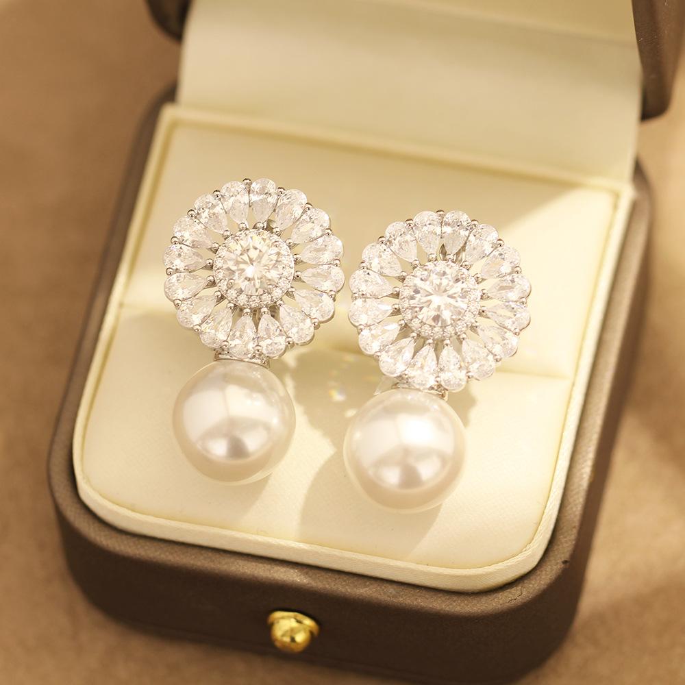 Cross-border hot selling exquisite high-end geometric stone-inlaid earrings, exaggerated temperament, versatile pearl earrings, ear clips, women's ear