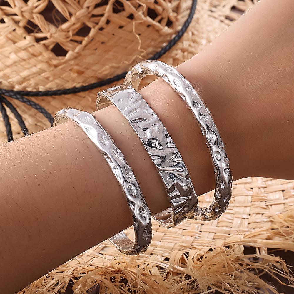 Light luxury Hong Kong style retro bracelet stainless steel gold-plated non-fading bracelet personalized simple bracelet jewelry women