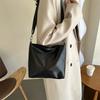 Retro fashion new casual solid color 2025 new trend large capacity autumn and winter shoulder crossbody tote women's bag