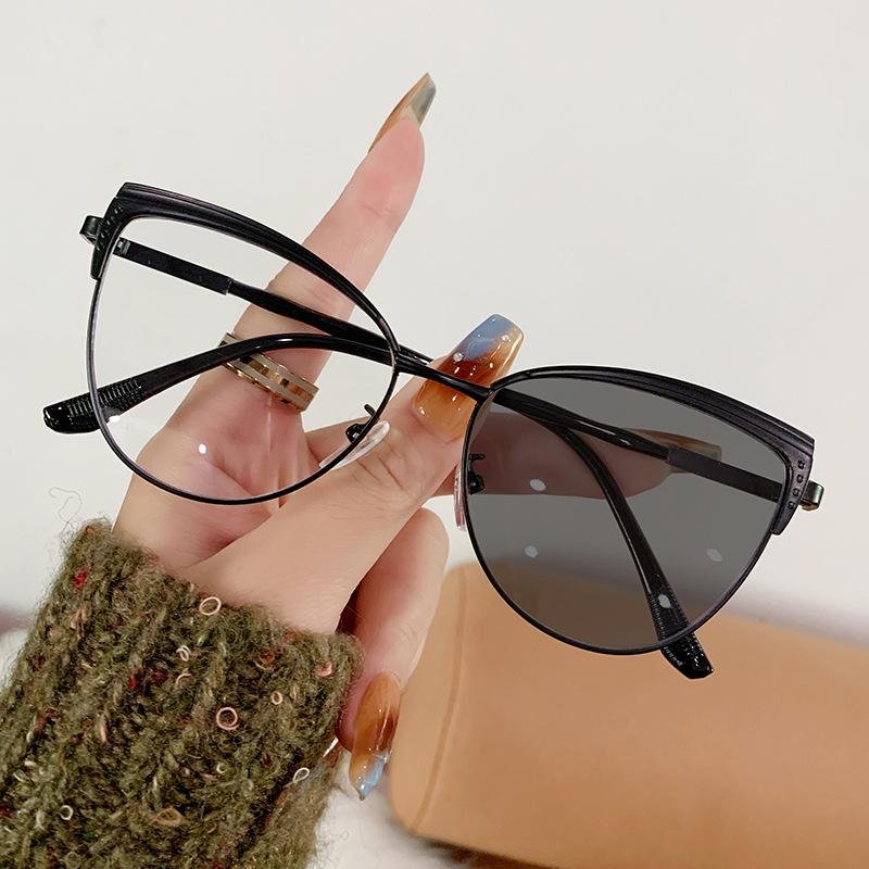Stylish Metal Cat-eye Glasses, Unique European and American Style Anti-blue Light Glasses, Photochromic Glasses for Women.
