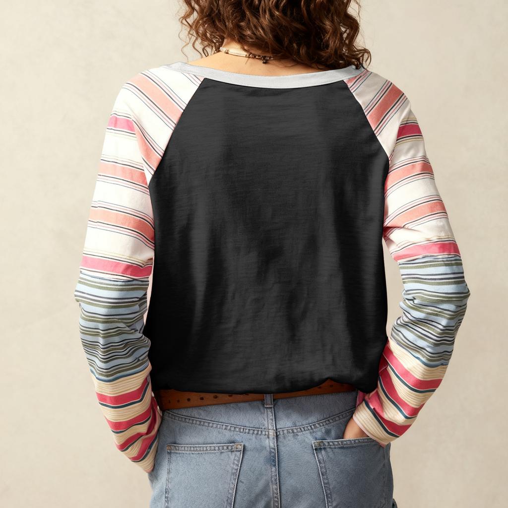 Modisches und elegantes Damen-Top mit Rundhalsausschnitt und langen Ärmeln, gestreift in verschiedenen Farben.