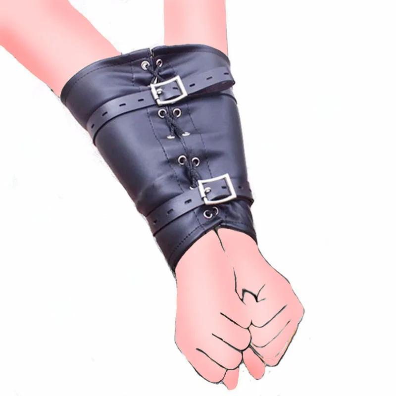 BDSM Restrizione Regolabile Pelle Schiena Bondage Armbinder Polsini da Polso Manette Guanti Singoli Fascia per Braccia Gioco per Adulti Sex Toy