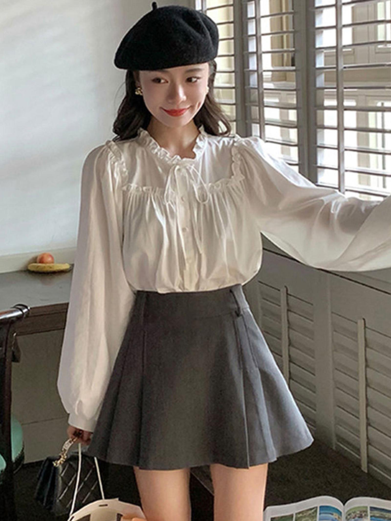 

Женская рубашка с длинным рукавом во французском стиле, свободного кроя с завязками сверху и отделкой ретро-кружевом. XL белый