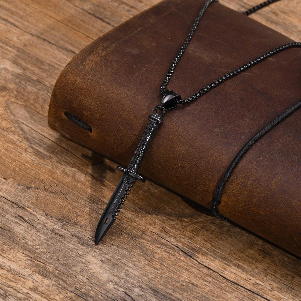 Colliers Poignards Rock Punk pour Hommes, Acier Inoxydable Imperméable Hip Hop Pendentif Stiletto Collier Bijoux Cadeau