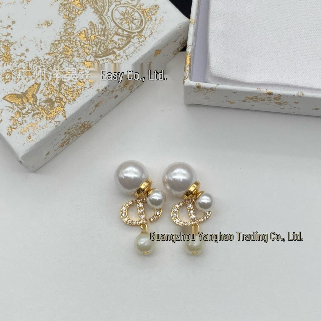 

Сережки-цвяшки Seiko D-House з високоякісними діамантами Свинячий ніс для жінок