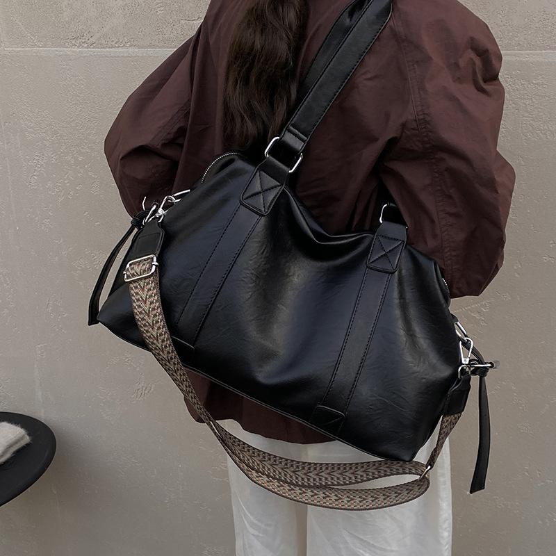 Retro Bag Women's Large Capacity 2025 New Autumn and Winter Versatile Simple Messenger Bag Casual Shoulder Commuter Tote Bag