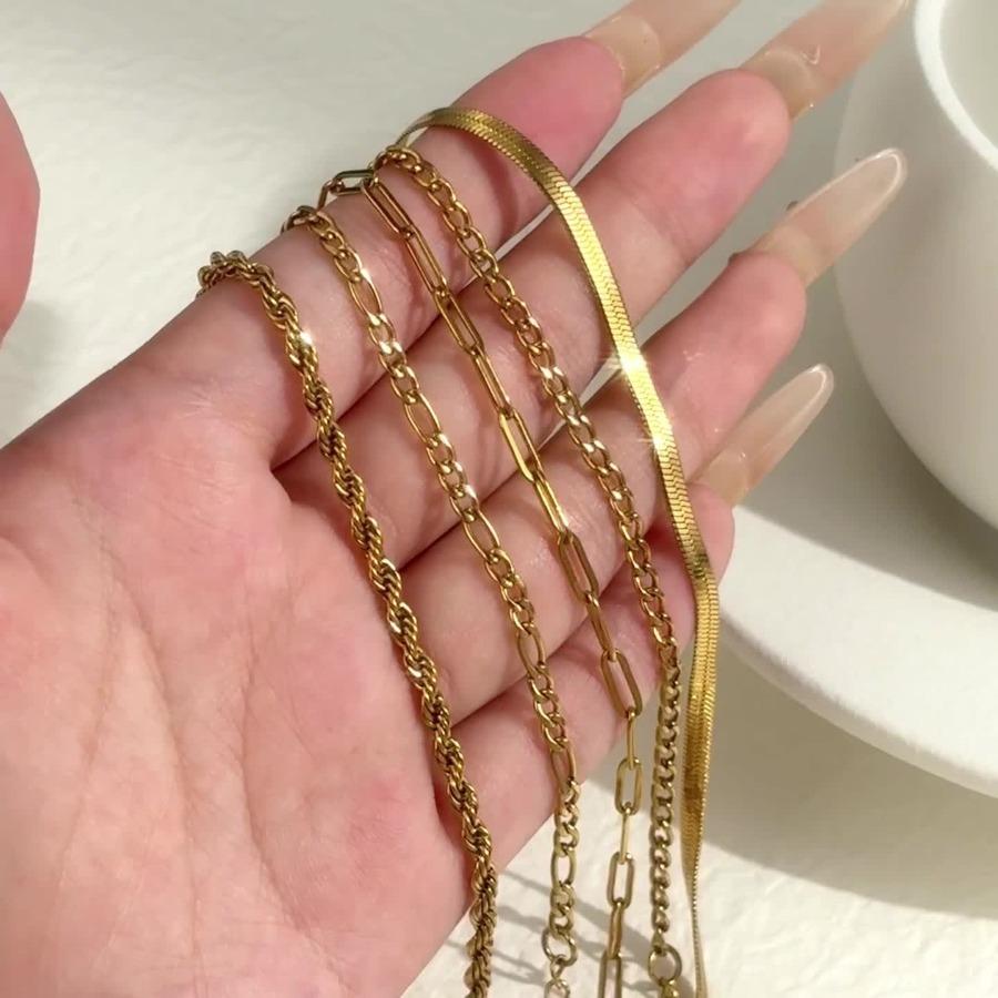 5pcs 18k Gold-plated Stainless Steel Bracelet Set for Women, an Elegant and Luxurious Jewelry Set for Women That Never Fades