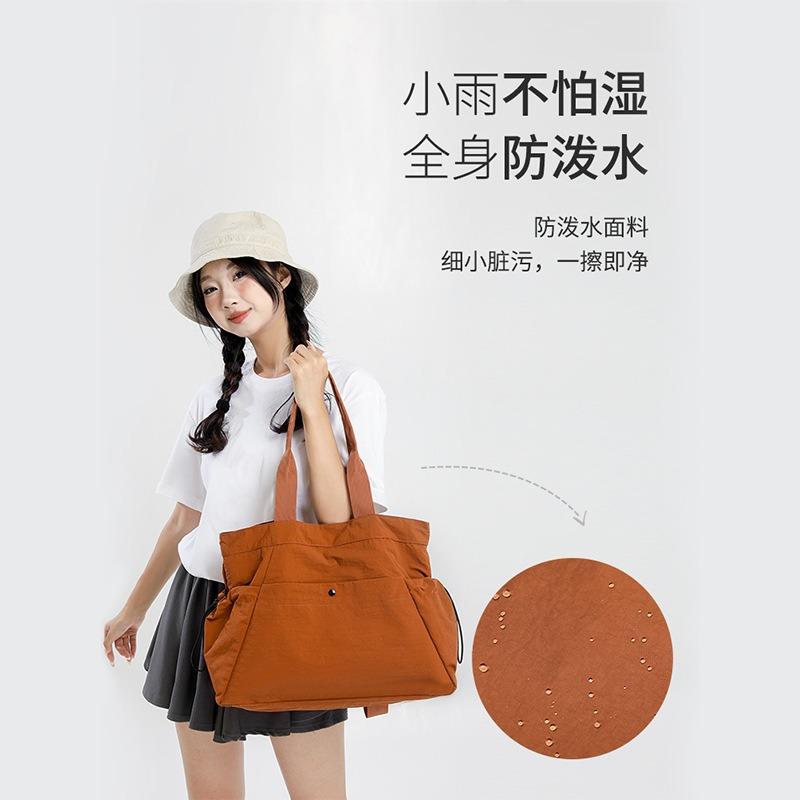 Simple and large-capacity lightweight shoulder bag for women's daily travel commuting waterproof nylon cloth women's tote bag